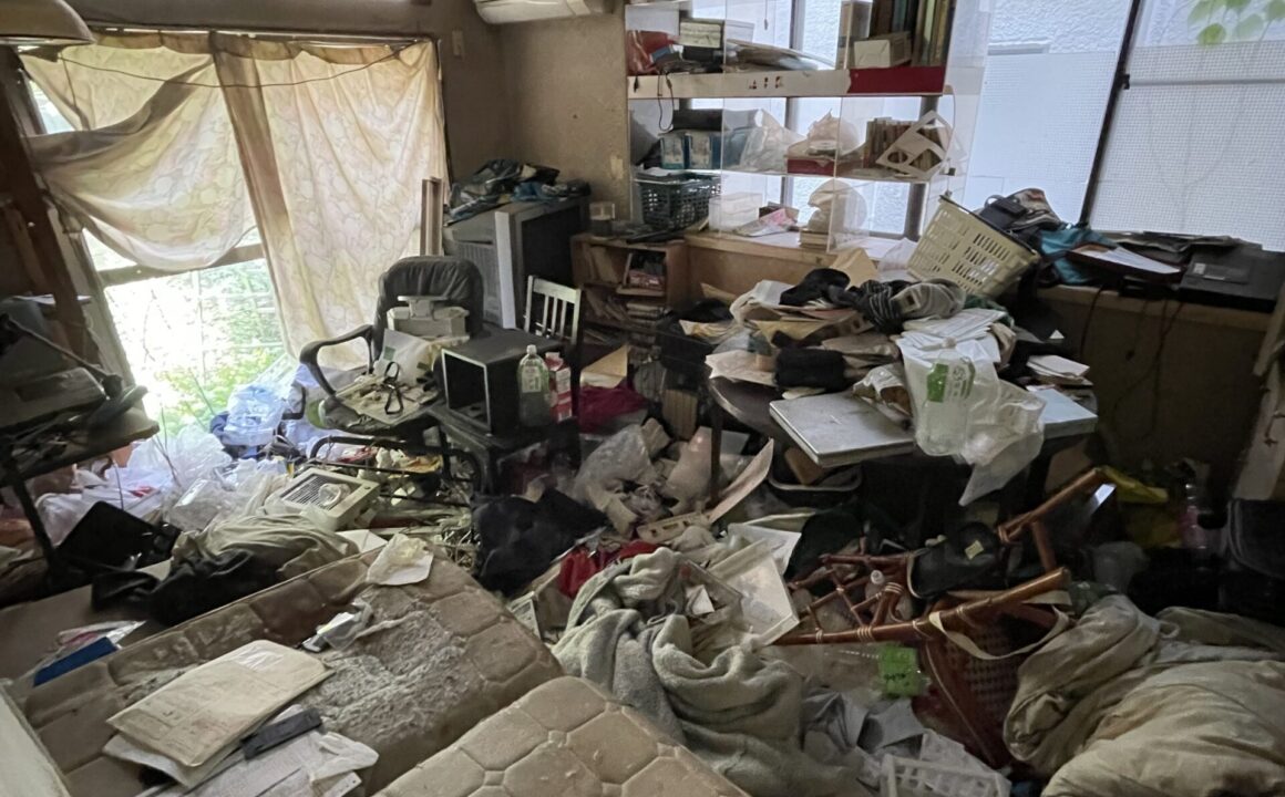 東京都江東区大島7丁目 ゴミ屋敷 再建築不可戸建